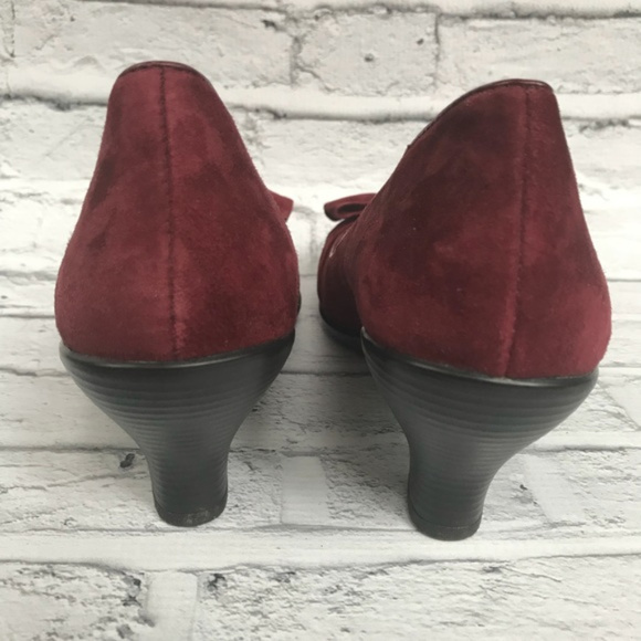 Softspots Suede Round Toe Heels size 7.5W - Picture 5 of 7